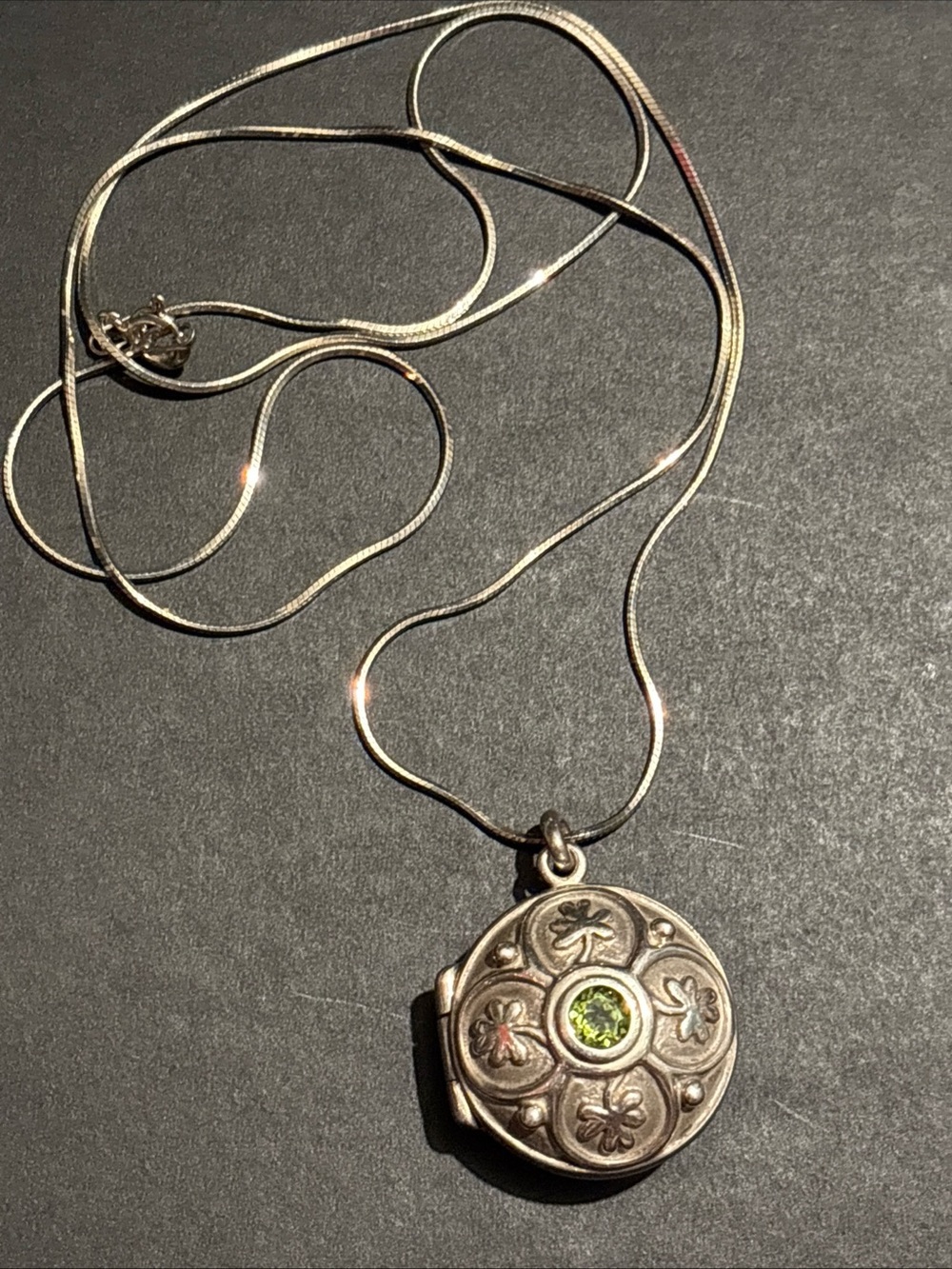 Unique Vintage Silver925 Clover Locket Necklace with Green Stone - Picture 4 of 8